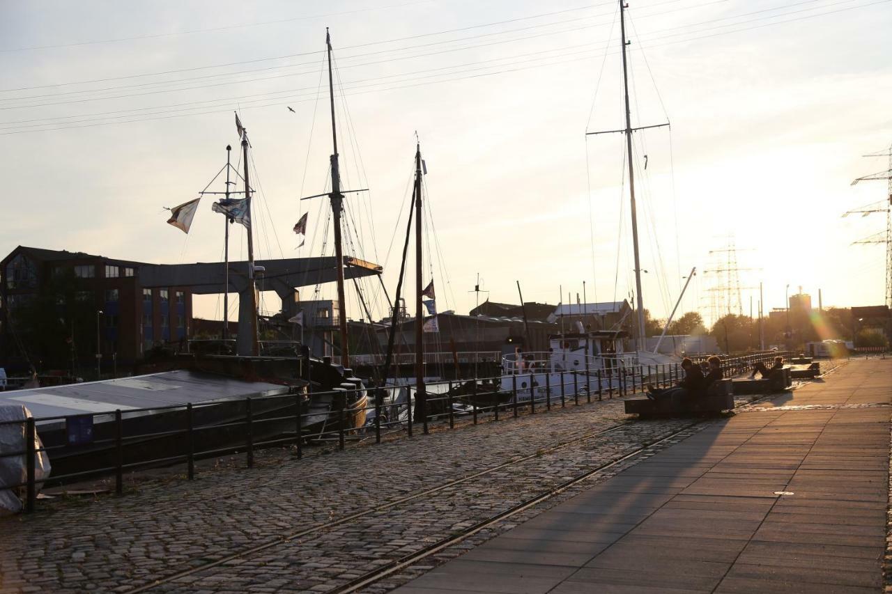 Schiffshotel "Schlafen Im Hafen" Hamburg Dış mekan fotoğraf