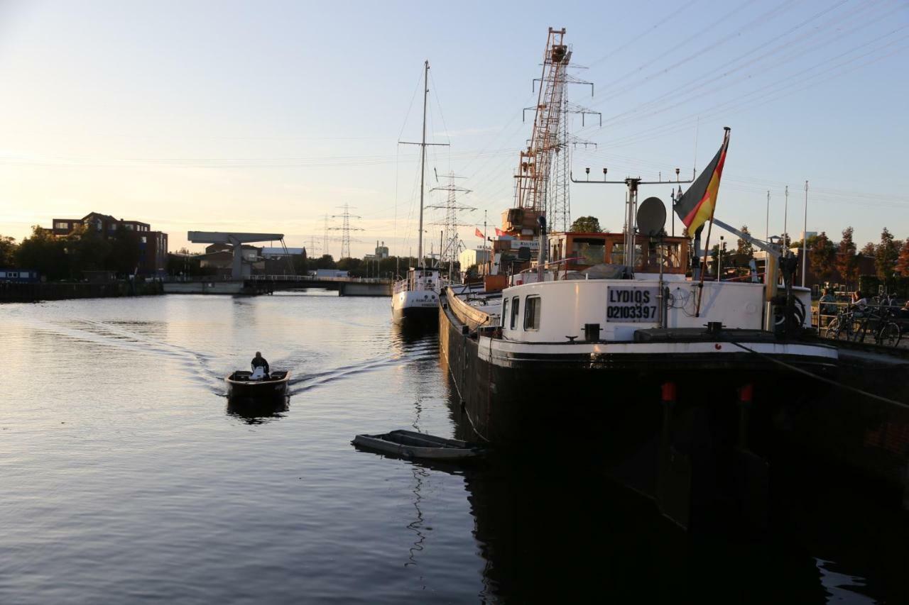 Schiffshotel "Schlafen Im Hafen" Hamburg Dış mekan fotoğraf