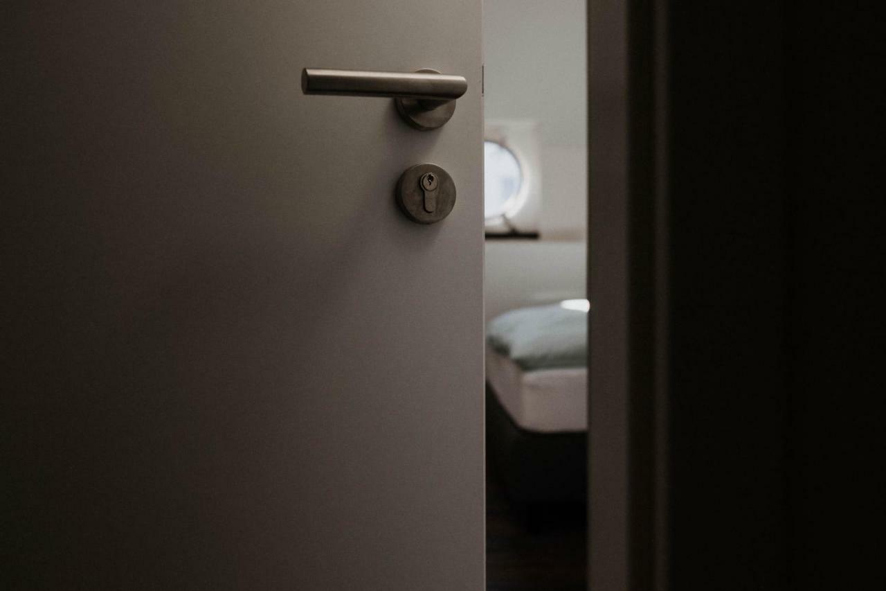 Schiffshotel "Schlafen Im Hafen" Hamburg Dış mekan fotoğraf
